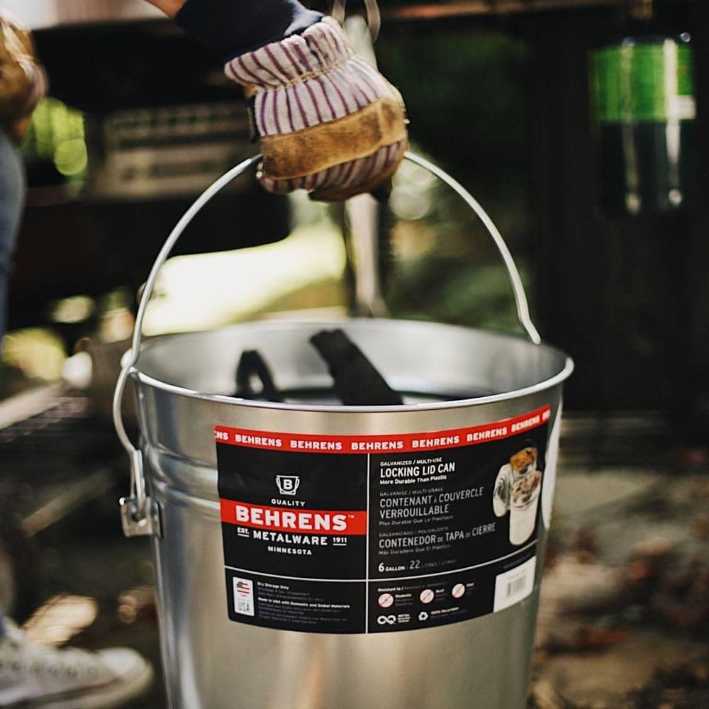 6 Gallon Rust Proof Galvanized Steel Locking Lid Trash Can D6342
