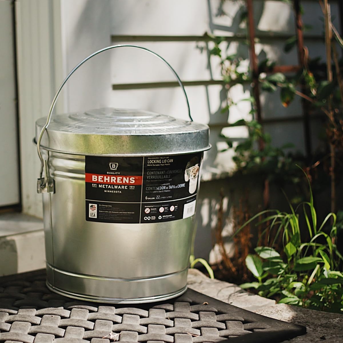6 Gallon Rust Proof Galvanized Steel Locking Lid Trash Can D6342